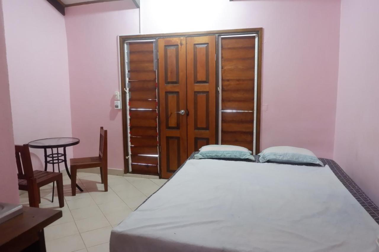 Bluepango Guest House Порт Вила Екстериор снимка