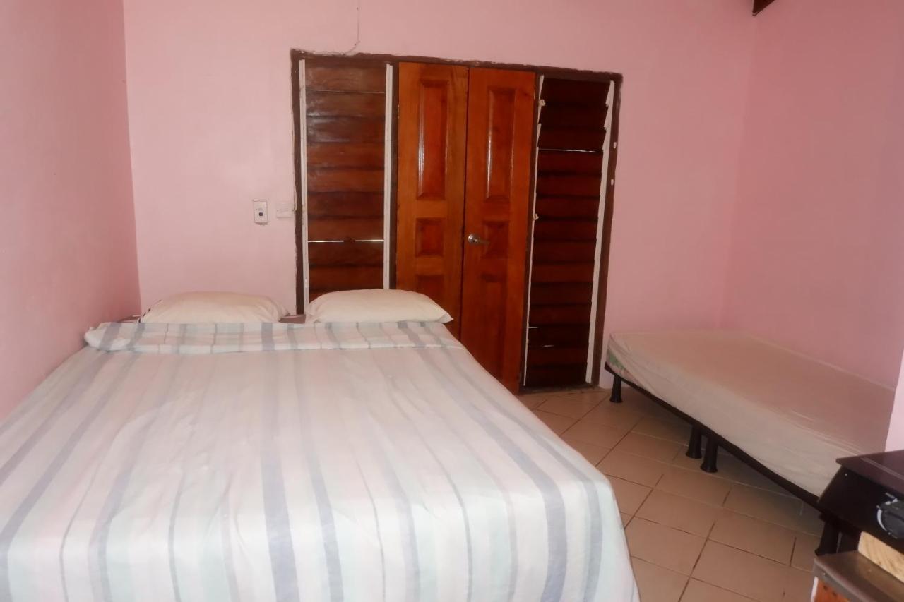 Bluepango Guest House Порт Вила Екстериор снимка