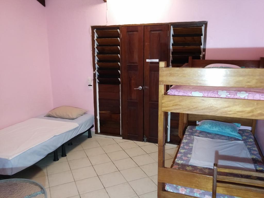 Bluepango Guest House Порт Вила Екстериор снимка